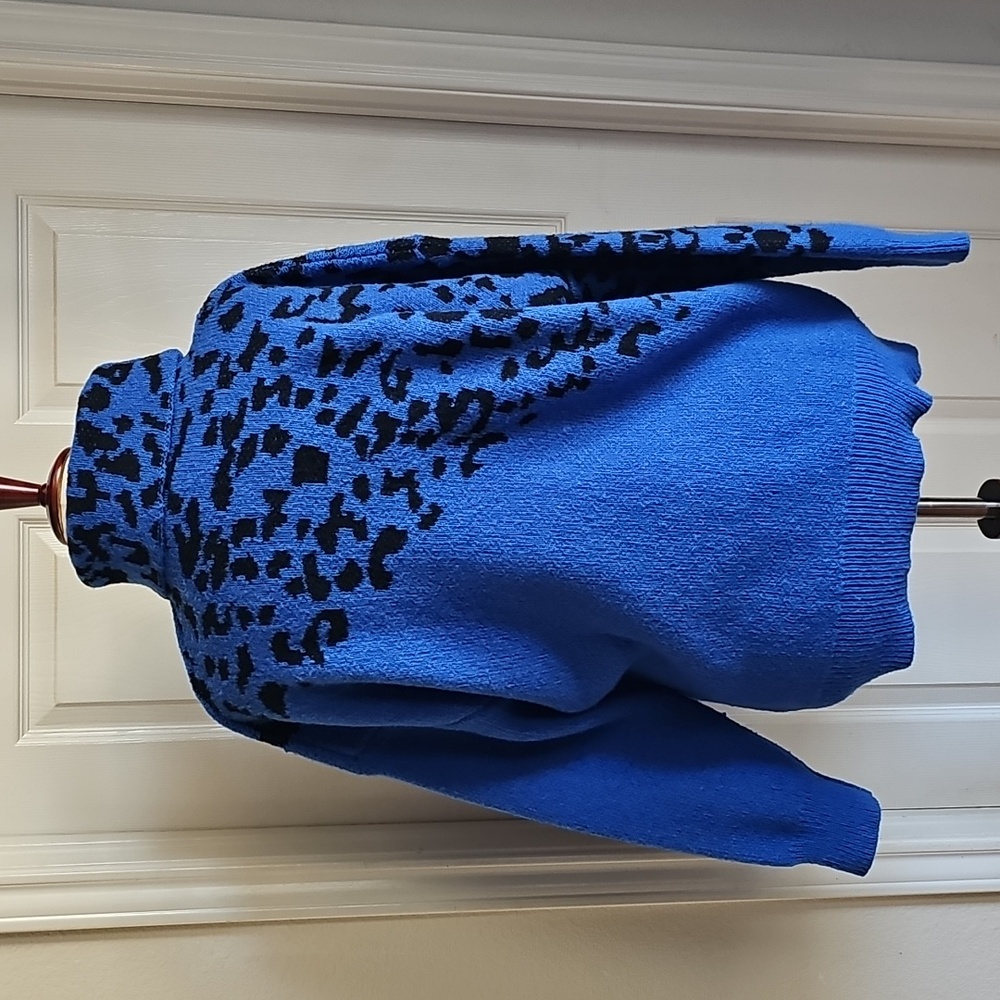 SHEIN Blue Leopard Print Turtleneck Sweater - Picture 4 of 6
